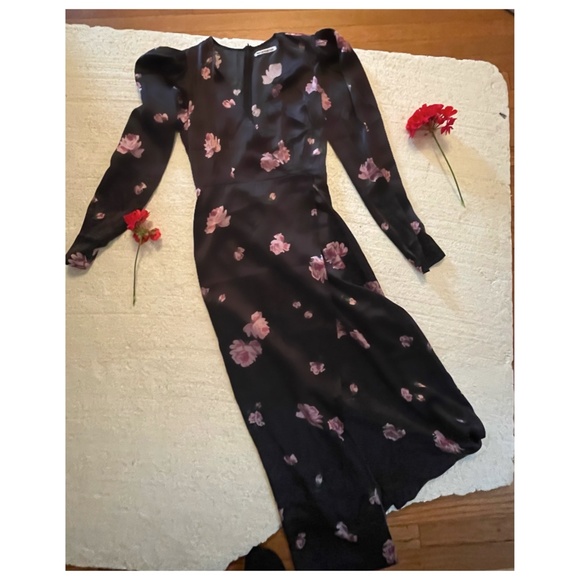 Stunning Reformation “Toronto” dress. A timeless piece. - Picture 4 of 4